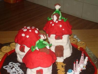 naughty elves cake