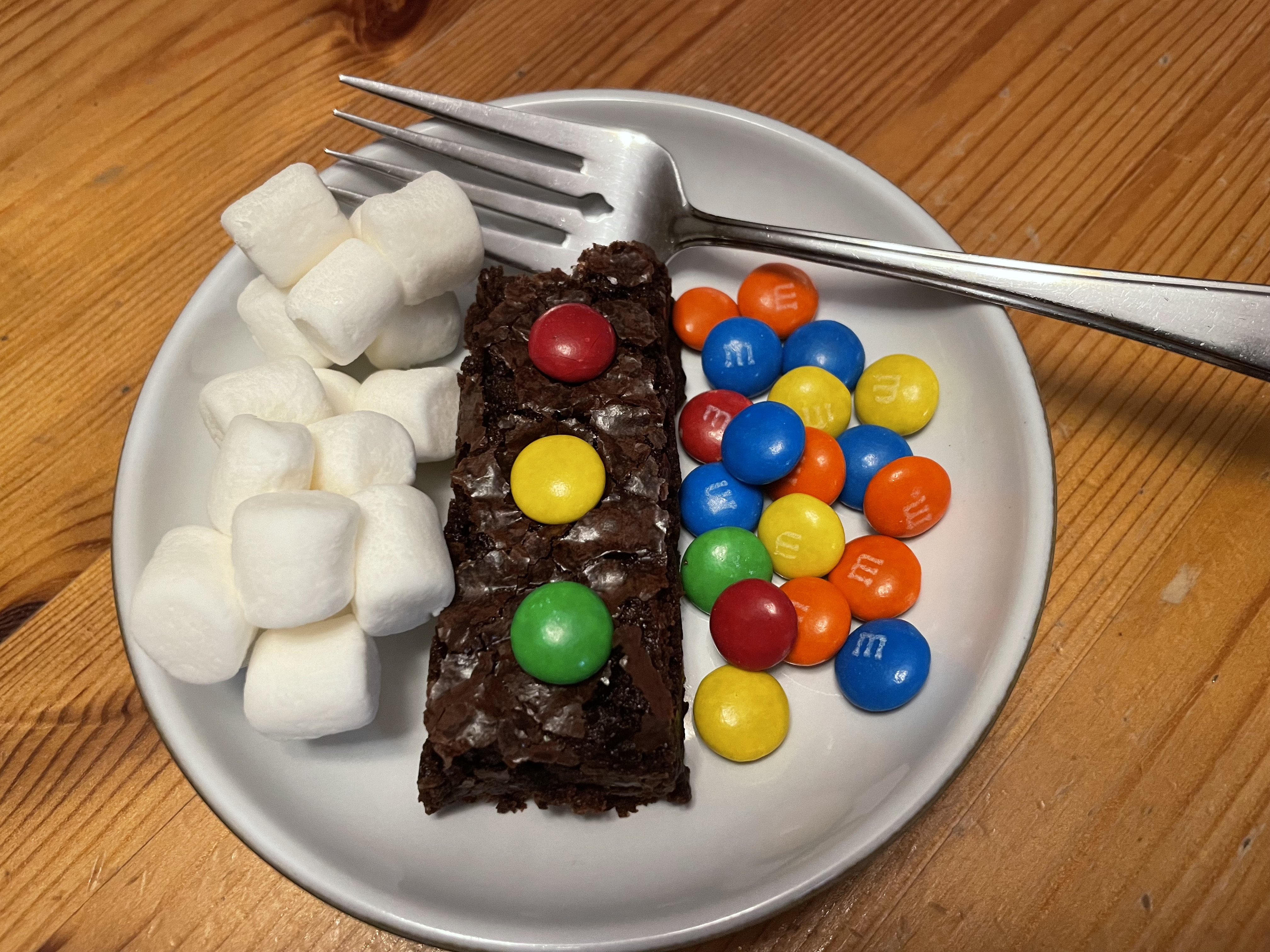 traffic light brownies with marshmallow