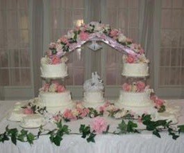 bridge of roses wedding cake