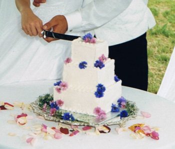 3 tier wedding cake